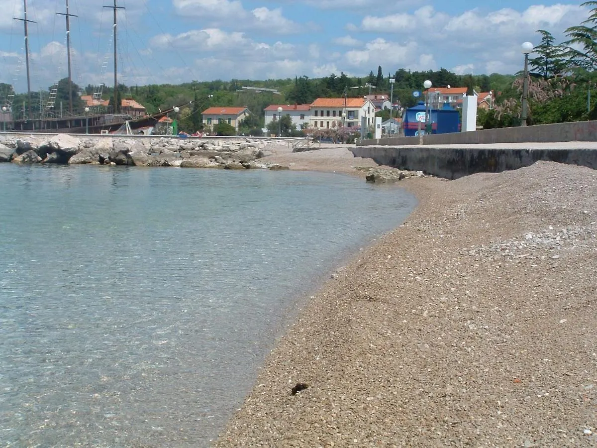 Apartments Viky With Pool Malinska