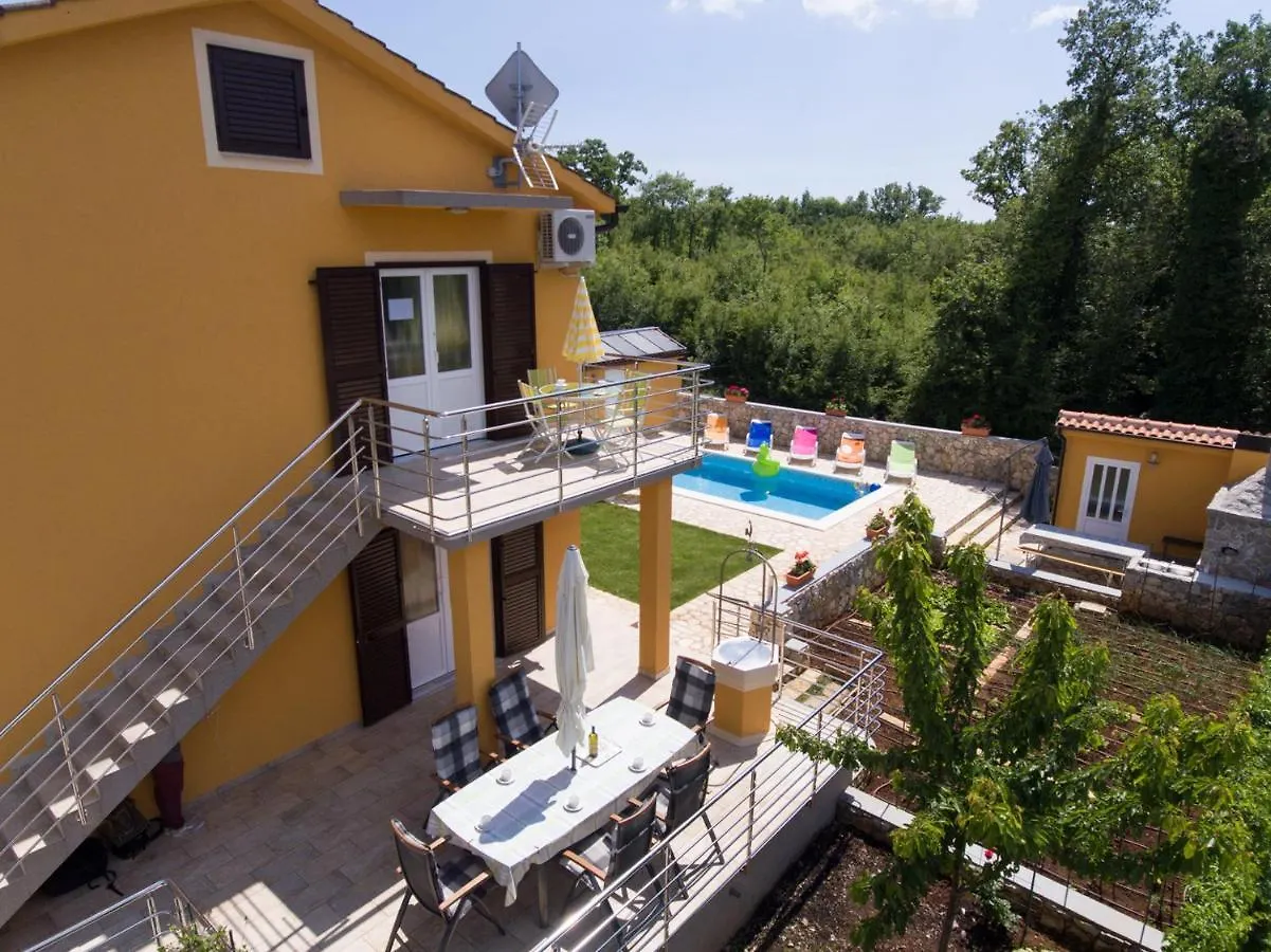 Apartments Viky With Pool Malinska