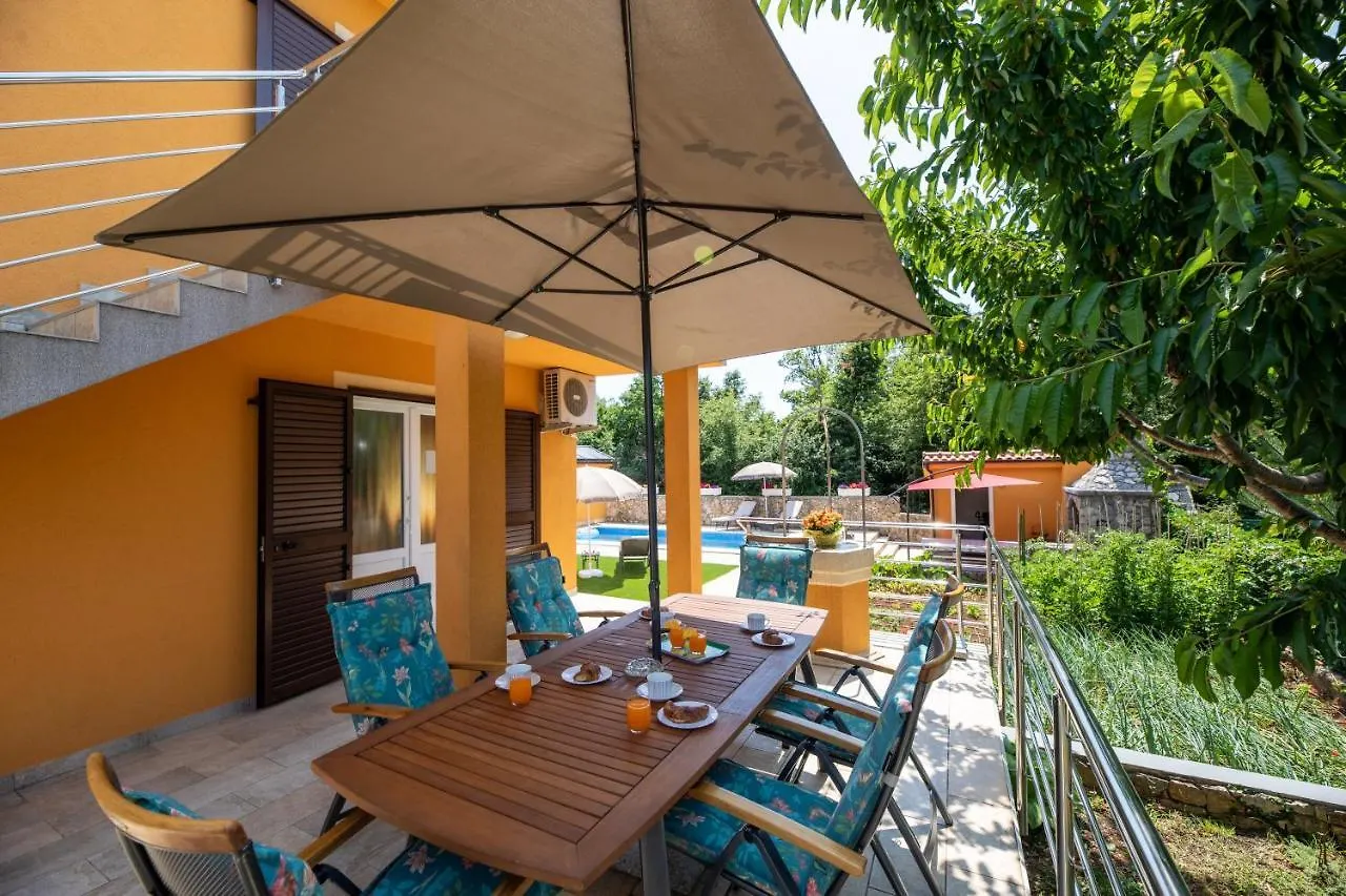 Apartments Viky With Pool Malinska