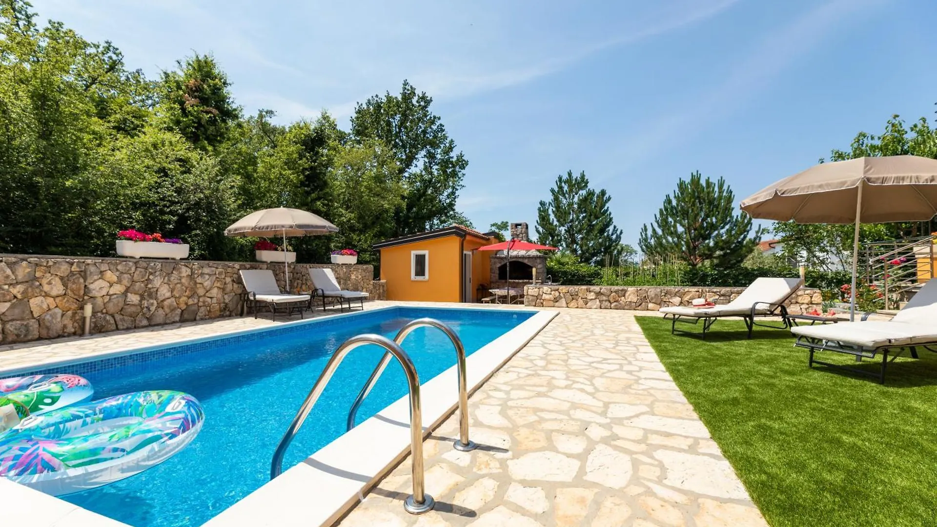 Apartments Viky With Pool Malinska Croatia