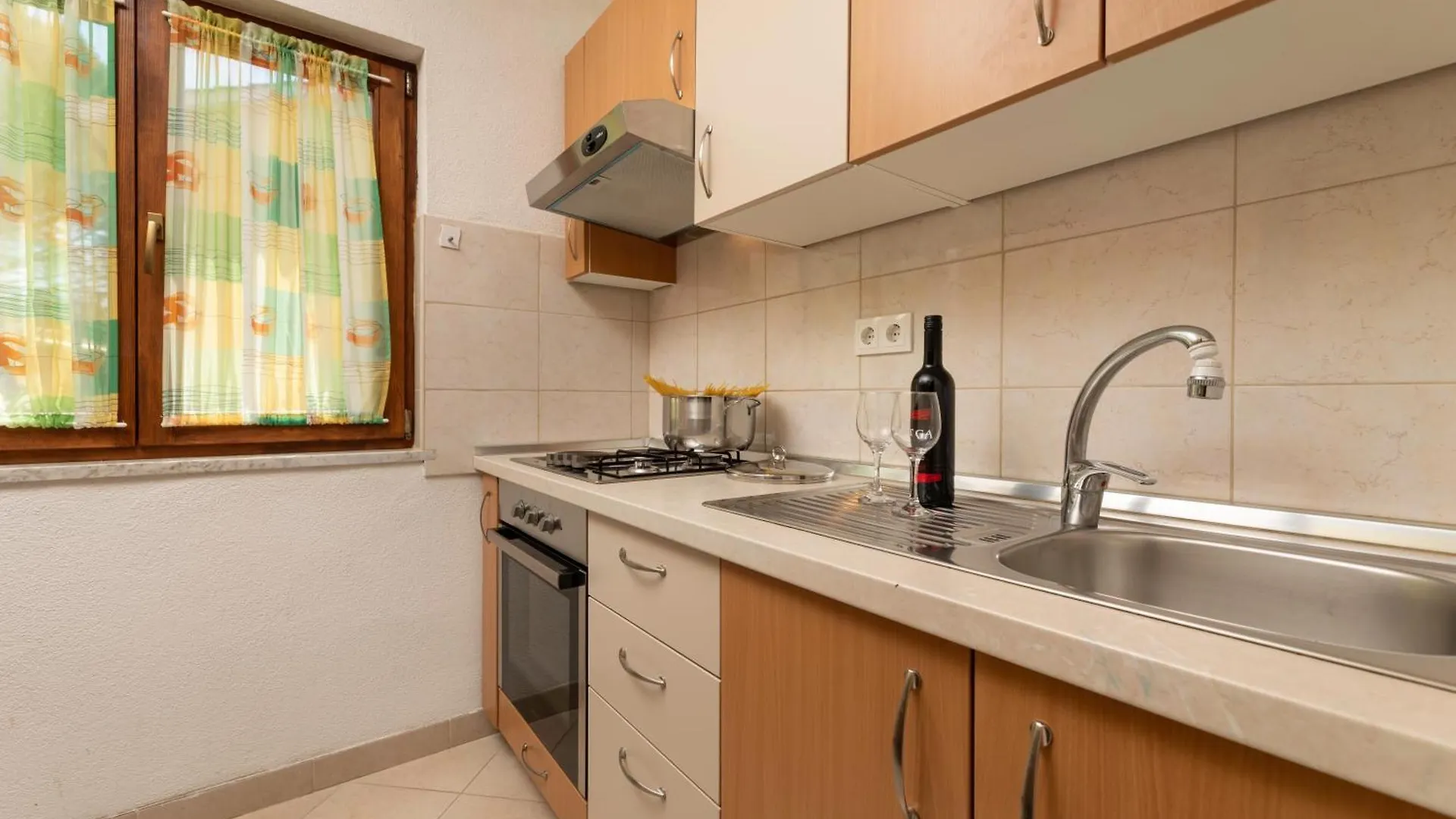 Apartments Viky With Pool Malinska