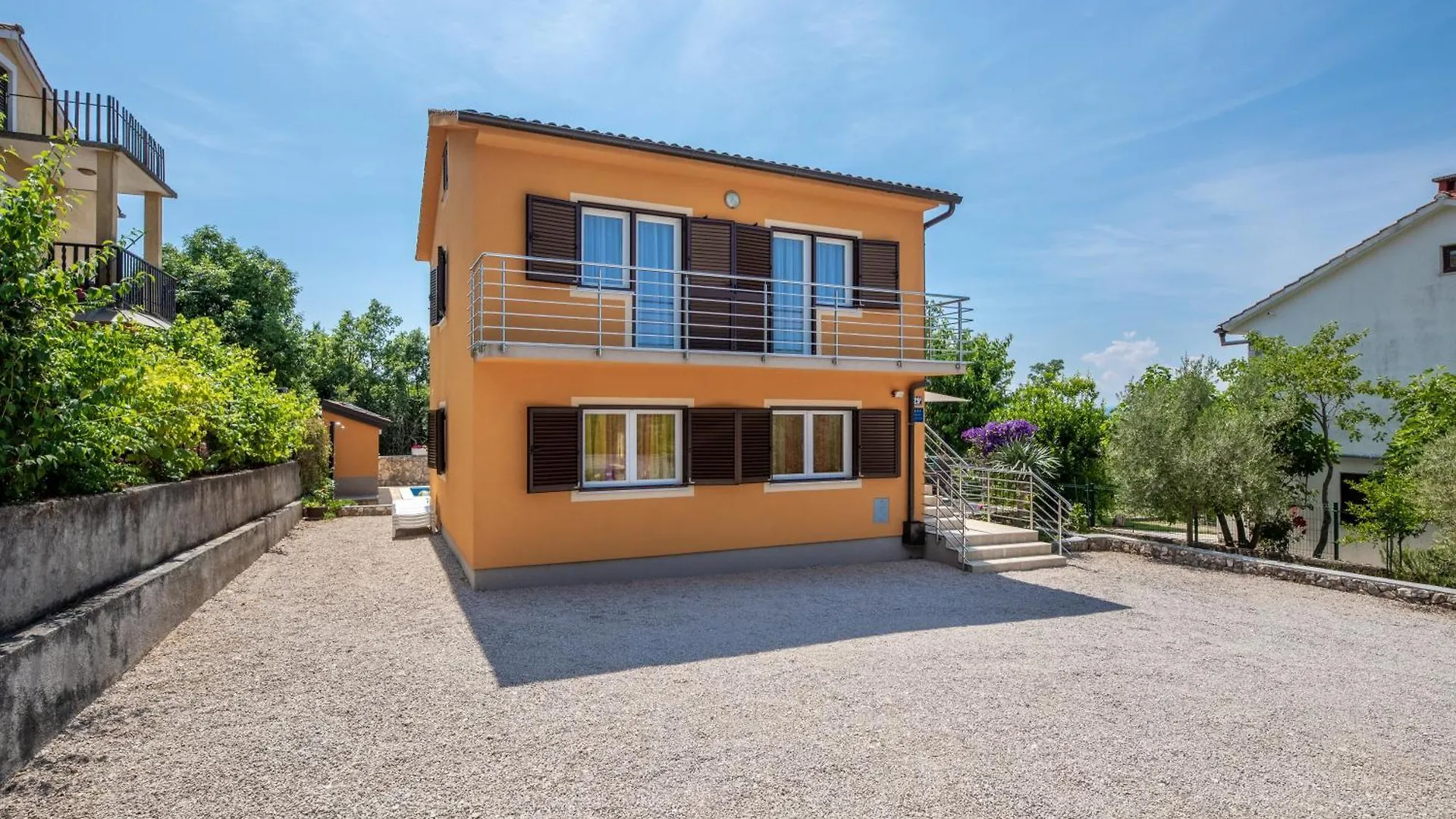 Apartments Viky With Pool Malinska