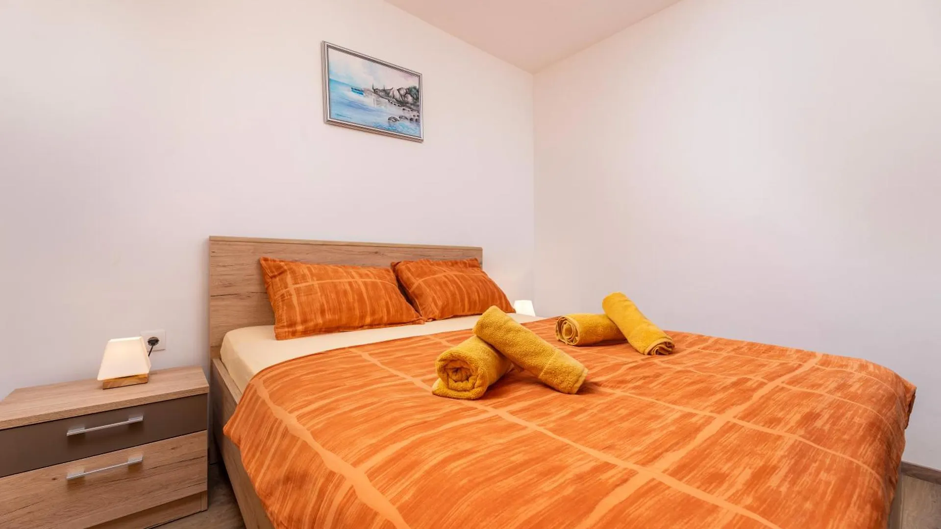 Apartments Viky With Pool Malinska
