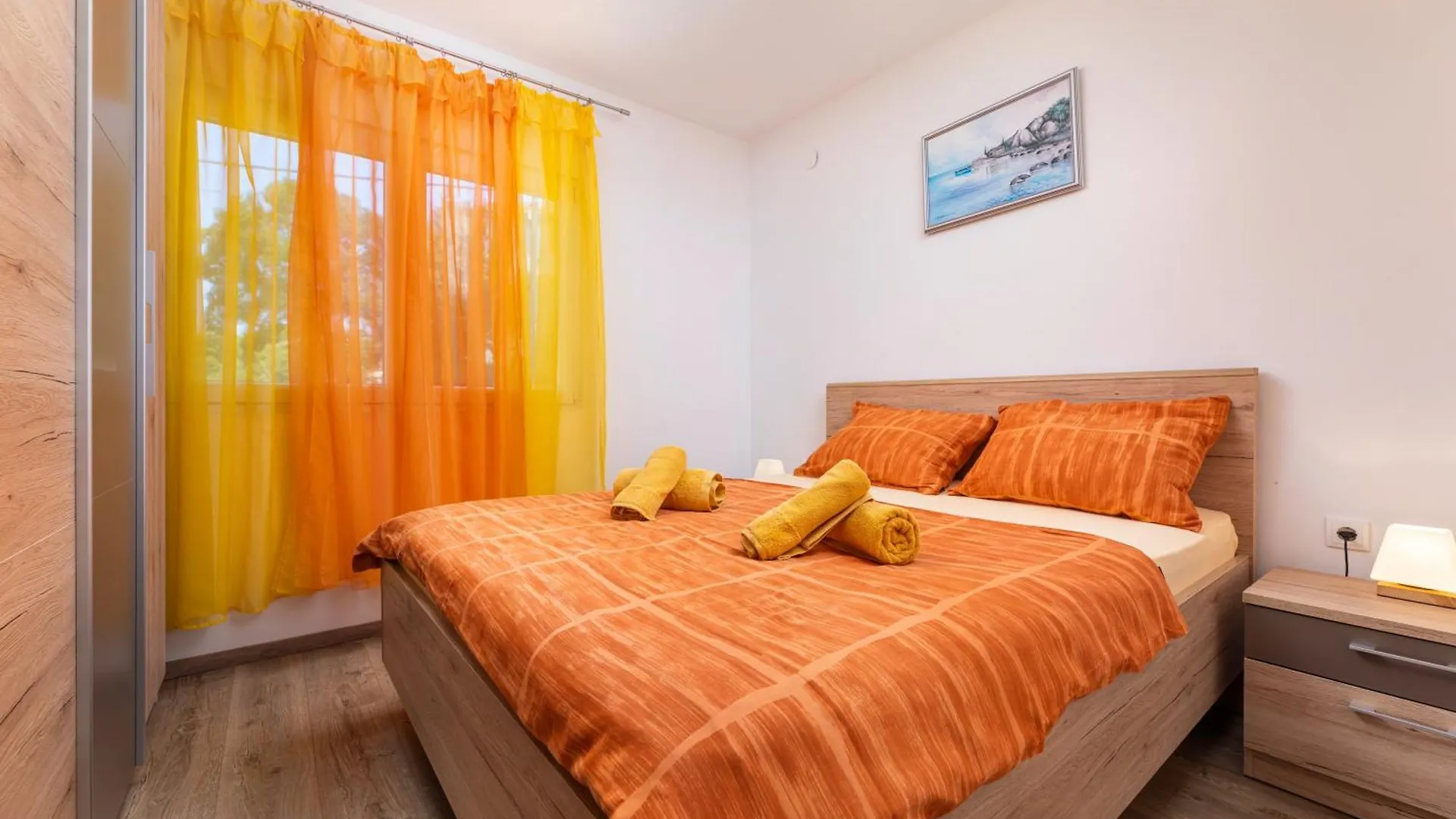 Apartments Viky With Pool Malinska