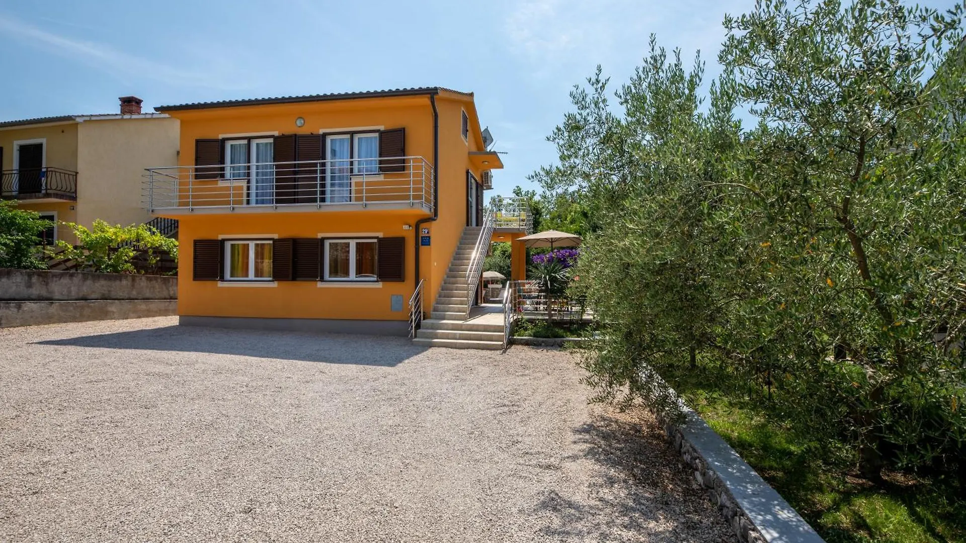 Apartments Viky With Pool Malinska