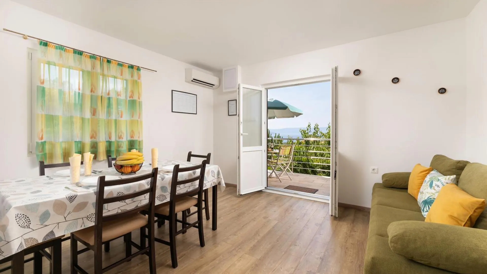 Apartments Viky With Pool Malinska