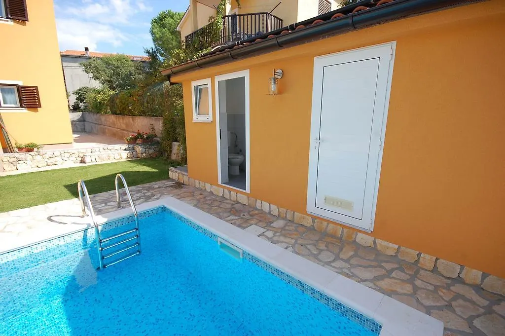 Apartments Viky With Pool Malinska